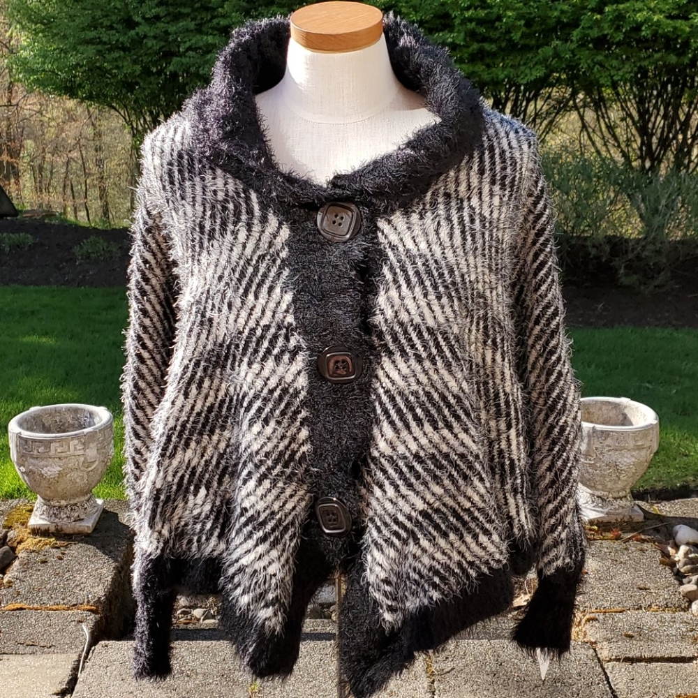 FASHION APPAREL & ACCFDESORIES FUZZY CAPE ONE SIZE
